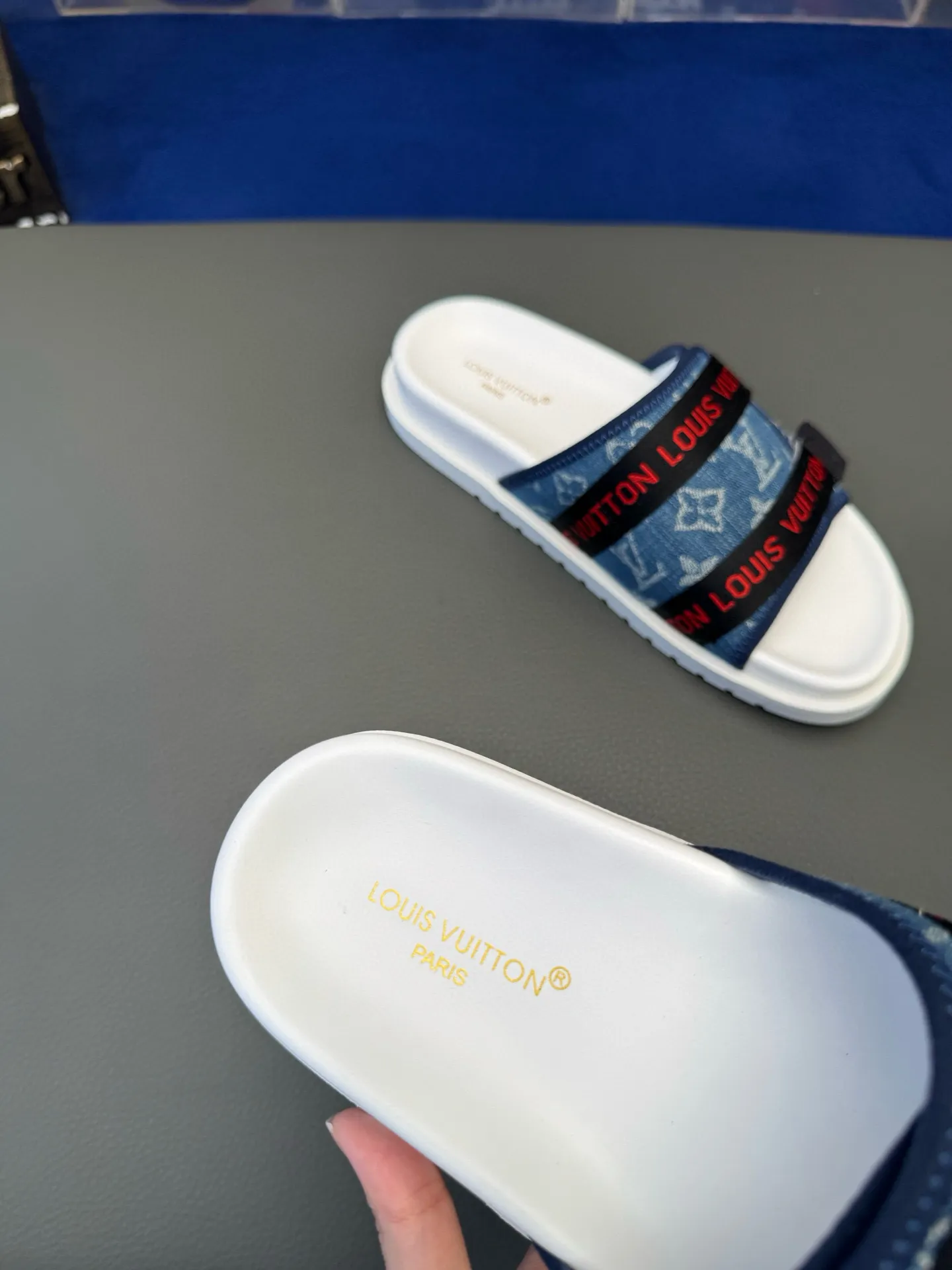 [L Home] P: 340💰Size: 38-45 Top purchasing lv men's summer slippers, classic presbyopia with soft real leather lining, unique color splicing effect, distinctive personality, fashionable and trendy essential style, light and comfortable. Lightweight and tough rubber insole, micro ridged foam outsole, super comfortable!